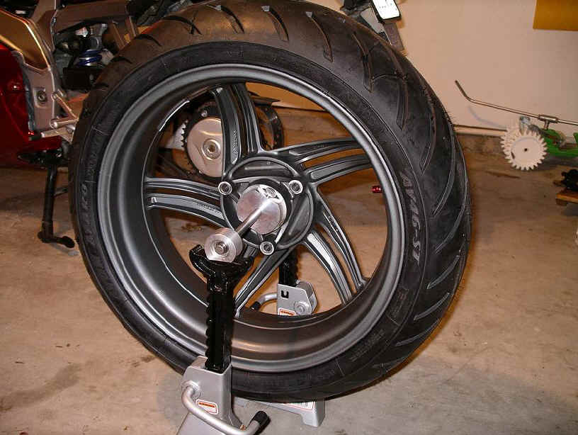 ホイール MV Agusta Wheel Balance Hub Toolは、すべての片面スイングアームズで動作します。 MV AGUSTA  WHEEL BALANCE HUB TOOL Works on all single